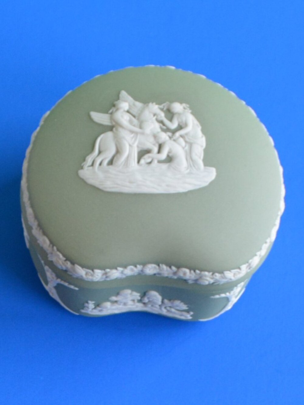 Wedgwood Jasperware Sage Green Round Scalloped Trinket Box With Lid